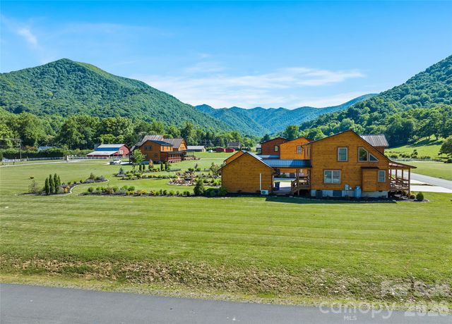 12 Mari Place, Maggie Valley, NC 28751