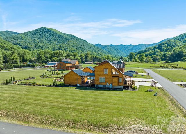 12 Mari Place, Maggie Valley, NC 28751