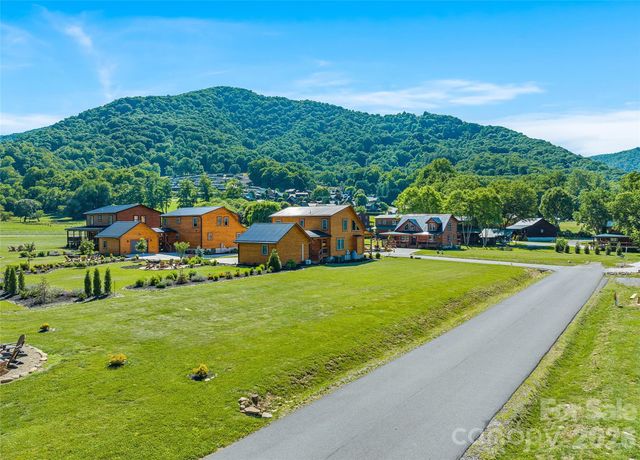 12 Mari Place, Maggie Valley, NC 28751