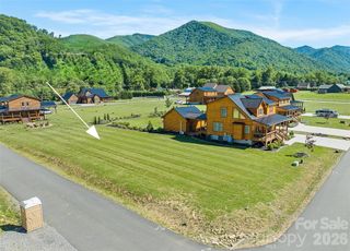 12 Mari Place, Maggie Valley, NC 28751