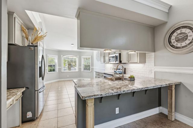 2740 E El Paso Avenue, Fresno, CA 93720