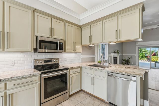 2740 E El Paso Avenue, Fresno, CA 93720