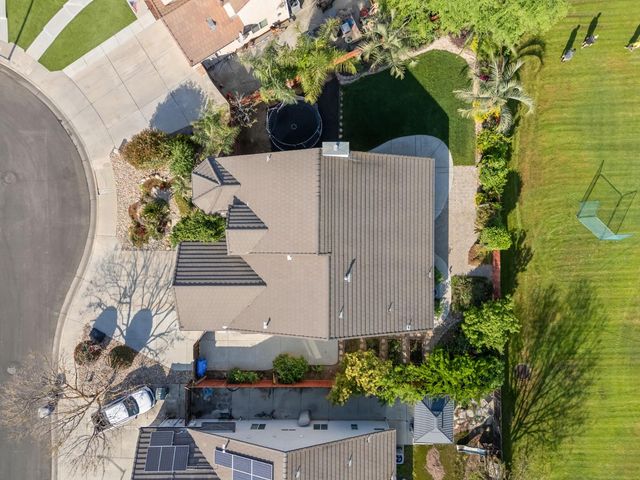 2740 E El Paso Avenue, Fresno, CA 93720