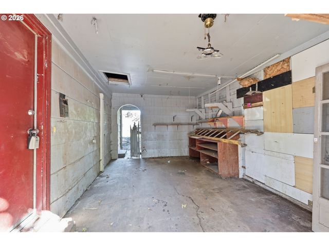 2145 ARTHUR St, Eugene, OR 97405