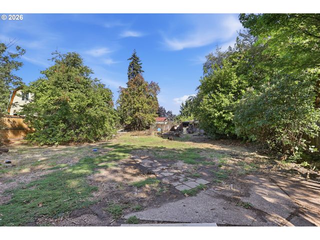 2145 ARTHUR St, Eugene, OR 97405