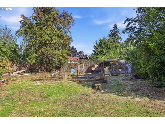 2145 ARTHUR St, Eugene, OR 97405
