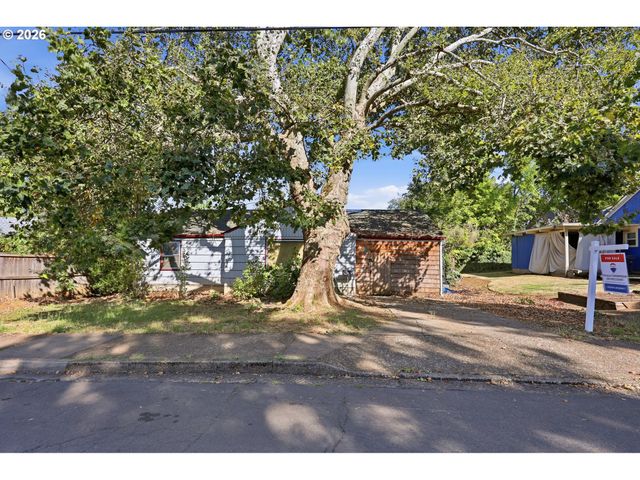 2145 ARTHUR St, Eugene, OR 97405