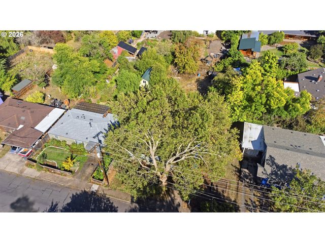 2145 ARTHUR St, Eugene, OR 97405