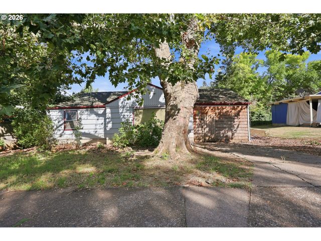 2145 ARTHUR St, Eugene, OR 97405