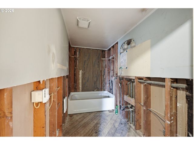 2145 ARTHUR St, Eugene, OR 97405