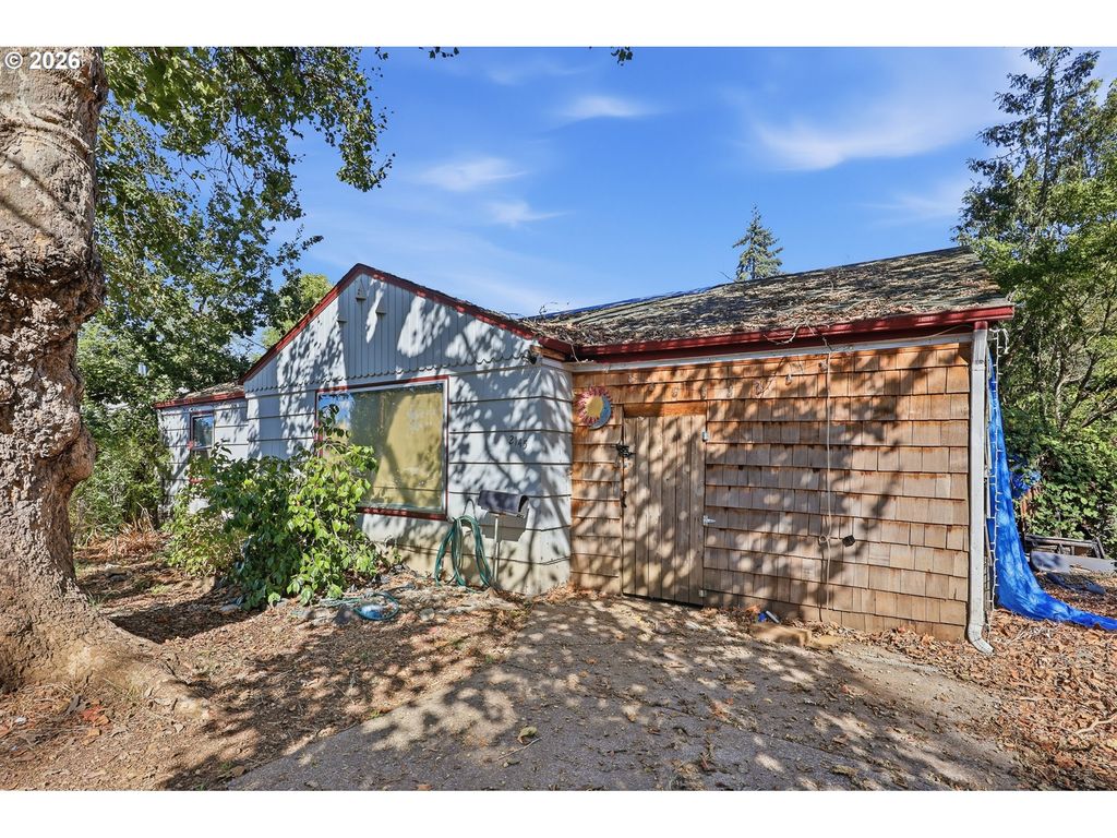 2145 ARTHUR St, Eugene, OR 97405