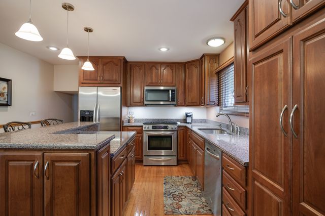 1477 William Clifford Lane, Elk Grove Village, IL 60007