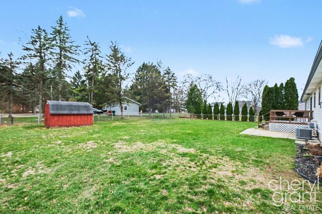4040 Ziverts Street NE, Rockford, MI 49341