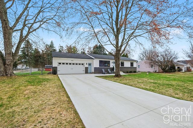 4040 Ziverts Street NE, Rockford, MI 49341