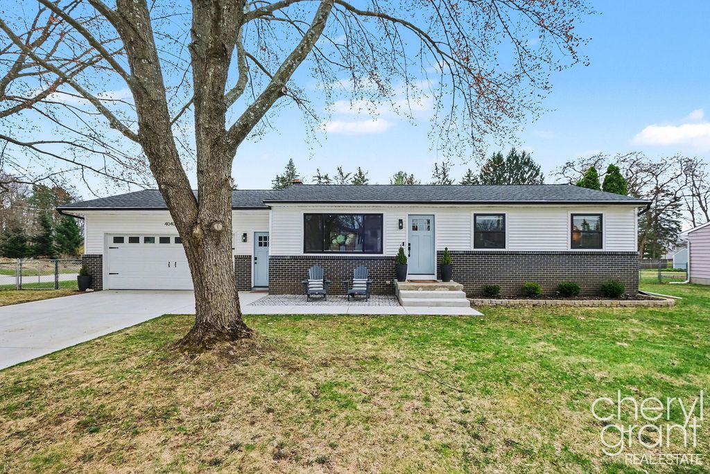4040 Ziverts Street NE, Rockford, MI 49341