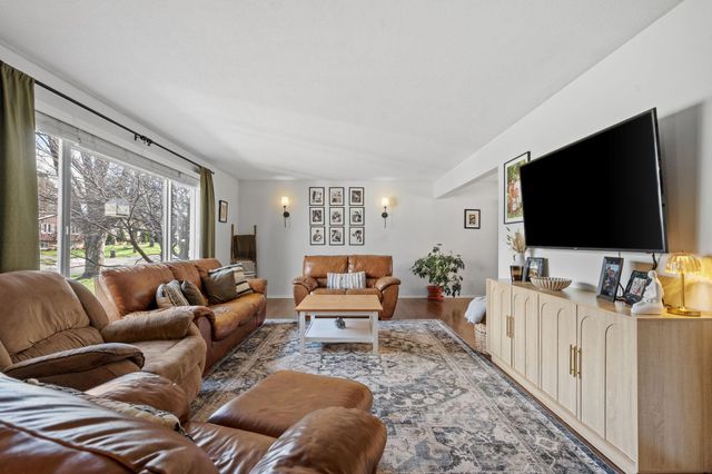 440 Betty Lane, West Saint Paul, MN 55118