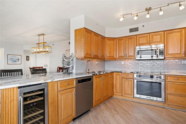 6294 BAHIA DEL MAR CIRCLE 904, St Petersburg, FL 33715