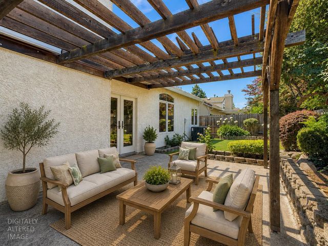 9256 Palmerson Dr, Antelope, CA 95843