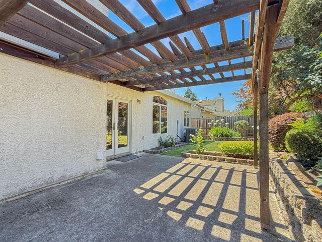 9256 Palmerson Dr, Antelope, CA 95843
