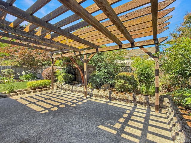 9256 Palmerson Dr, Antelope, CA 95843