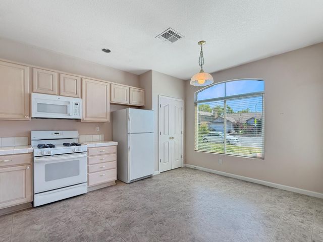 9256 Palmerson Dr, Antelope, CA 95843