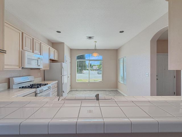 9256 Palmerson Dr, Antelope, CA 95843