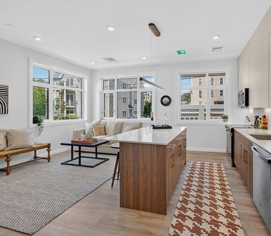 13 Warwick St 102, Somerville, MA 02144