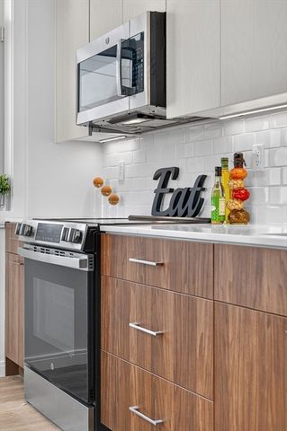 13 Warwick St 102, Somerville, MA 02144