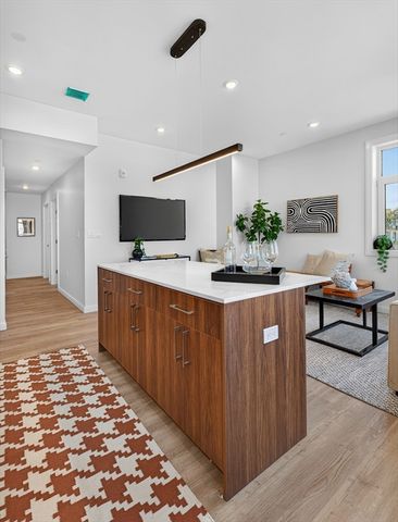 13 Warwick St 102, Somerville, MA 02144