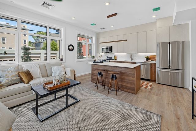 13 Warwick St 102, Somerville, MA 02144