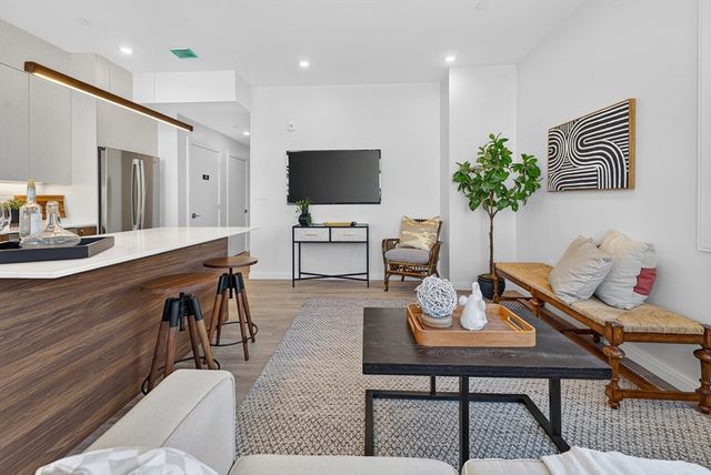 13 Warwick St 102, Somerville, MA 02144