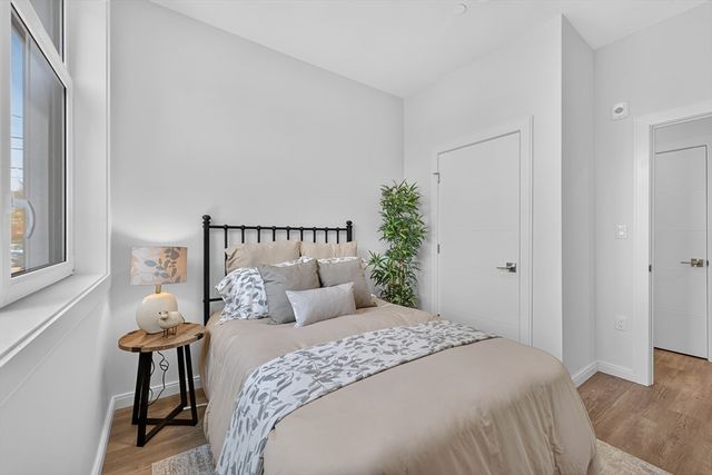 13 Warwick St 102, Somerville, MA 02144