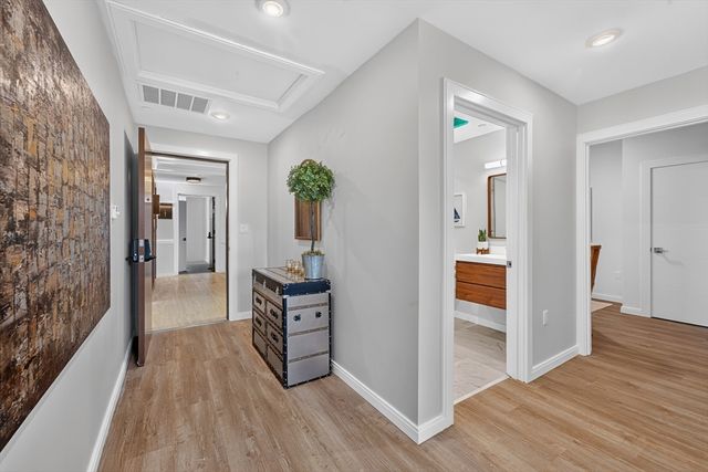 13 Warwick St 102, Somerville, MA 02144