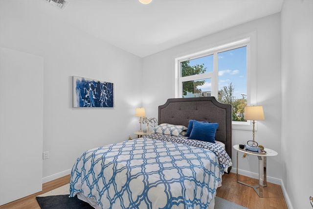 13 Warwick St 102, Somerville, MA 02144