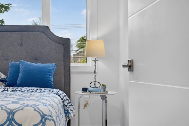 13 Warwick St 102, Somerville, MA 02144