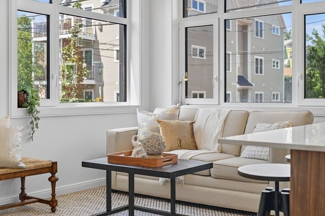 13 Warwick St 102, Somerville, MA 02144