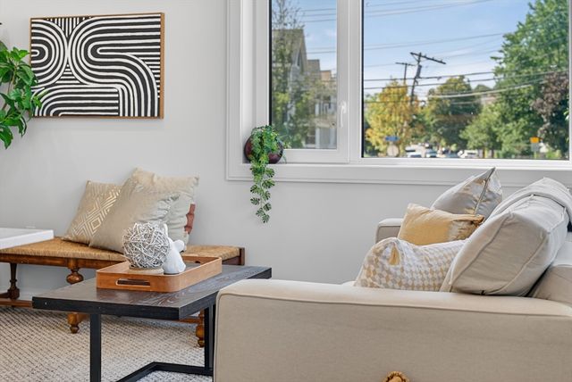 13 Warwick St 102, Somerville, MA 02144