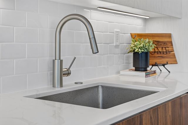13 Warwick St 102, Somerville, MA 02144