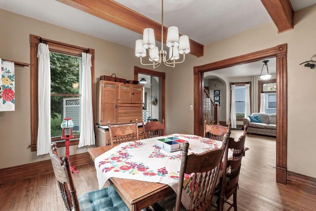 520 W Wisconsin AVENUE, Oconomowoc, WI 53066