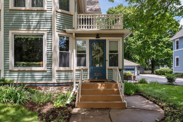 520 W Wisconsin AVENUE, Oconomowoc, WI 53066