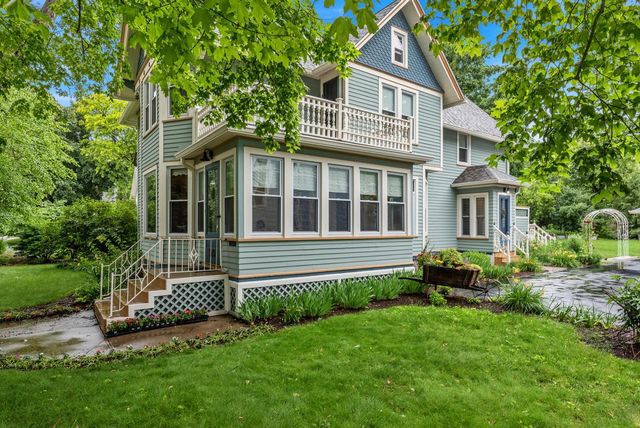 520 W Wisconsin AVENUE, Oconomowoc, WI 53066