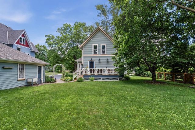 520 W Wisconsin AVENUE, Oconomowoc, WI 53066