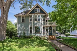 520 W Wisconsin AVENUE, Oconomowoc, WI 53066