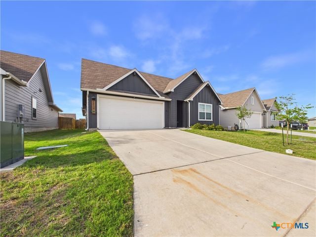 1012 Betsy Drive, Seguin, TX 78155