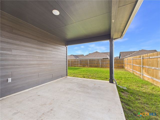 1012 Betsy Drive, Seguin, TX 78155