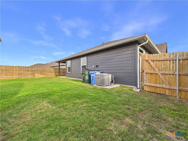 1012 Betsy Drive, Seguin, TX 78155
