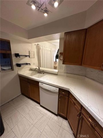 7641 Reseda Blvd, Reseda, CA 91335