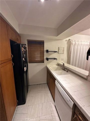 7641 Reseda Blvd, Reseda, CA 91335