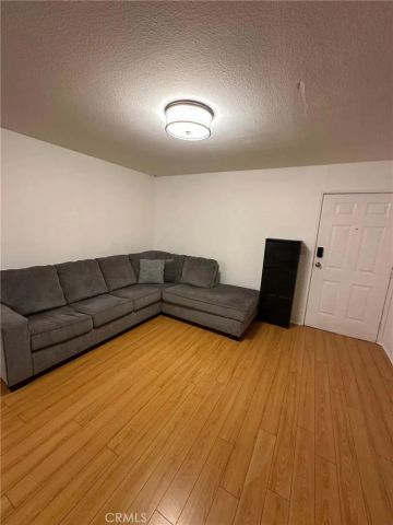 7641 Reseda Blvd, Reseda, CA 91335