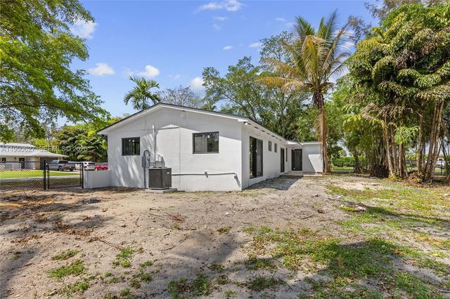 14171 SW 37th Ct, Davie, FL 33330